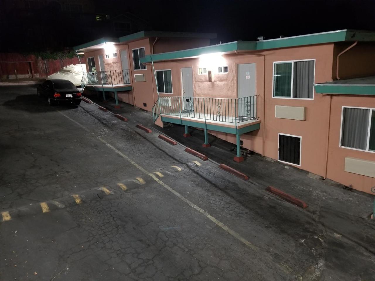 Travis Lodge Motel 16 Oakland Buitenkant foto