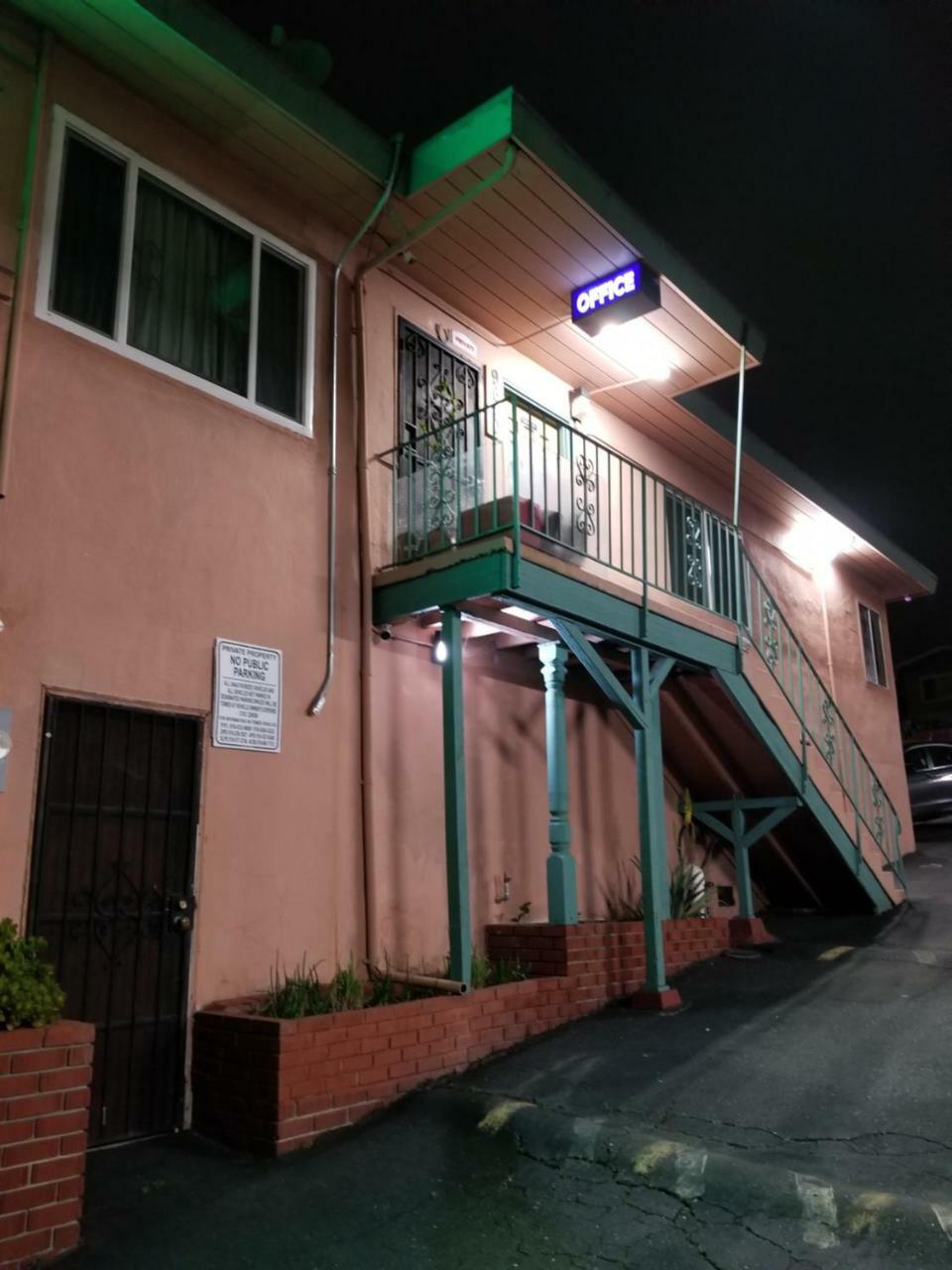 Travis Lodge Motel 16 Oakland Buitenkant foto